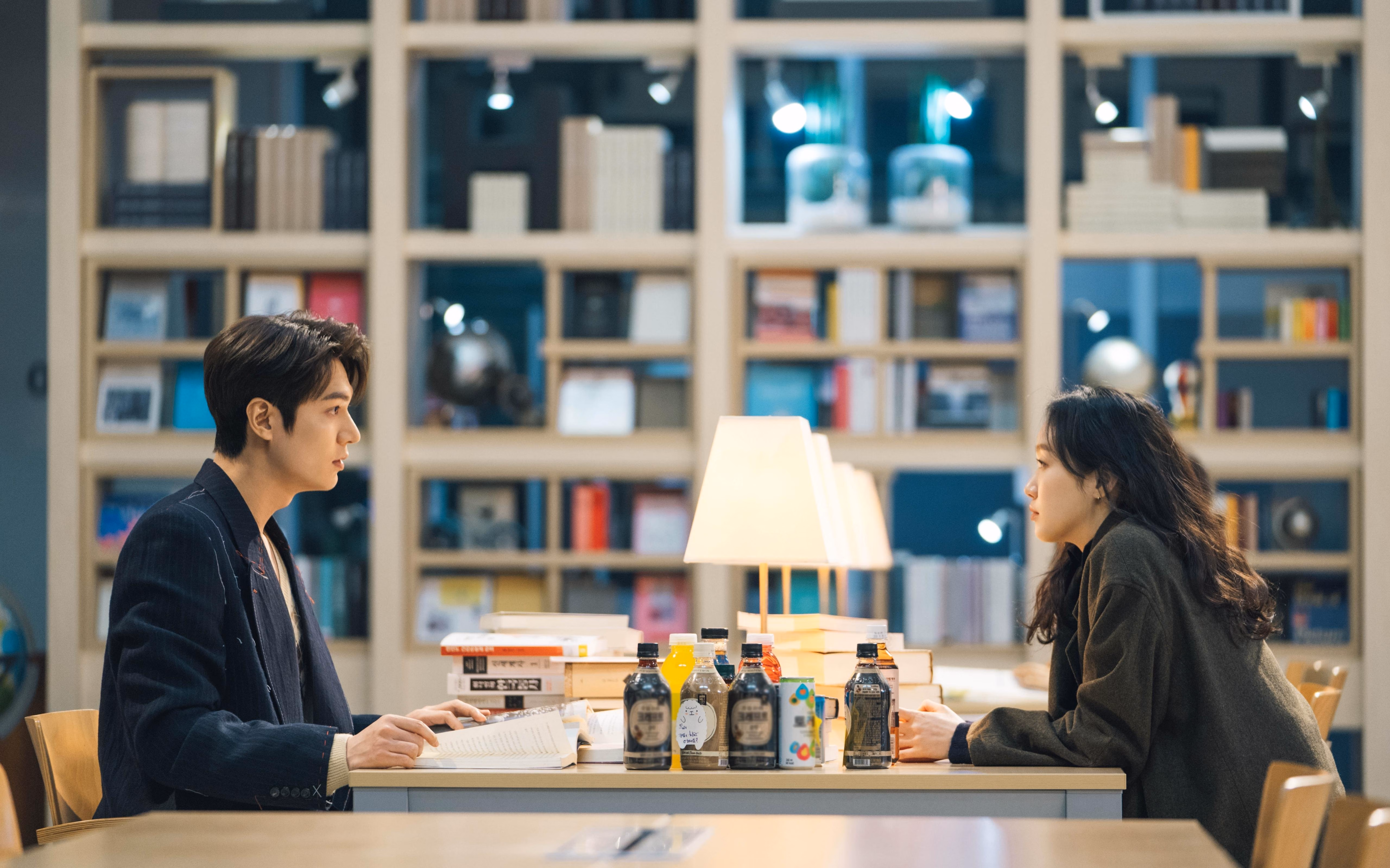 绿茵场与资本场,两种主宰如何重塑足球权力版图